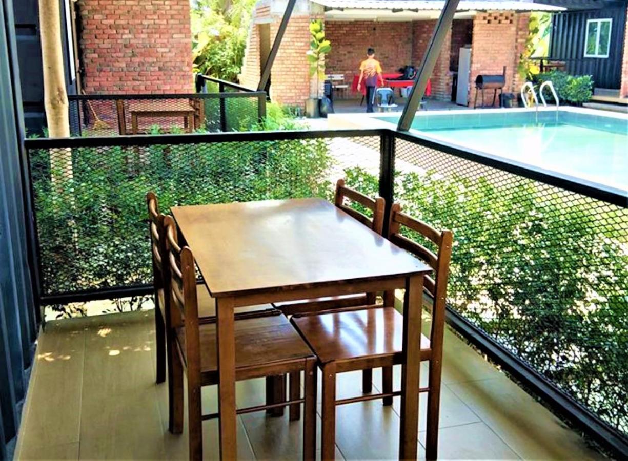 Petak Padin Cottage By The Pool, קפלה באטאס מראה חיצוני תמונה