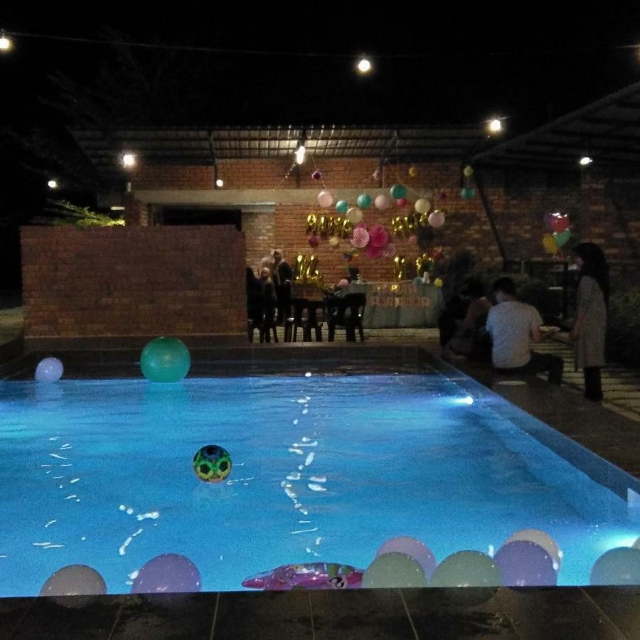 Petak Padin Cottage By The Pool, קפלה באטאס מראה חיצוני תמונה